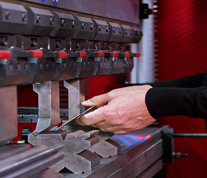Conheça mais sobre o serviço de Dobra CNC oferecido pela JGV Soluções